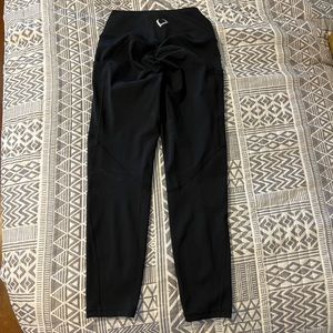 Violate the dress code luxe scrunch butt leggings